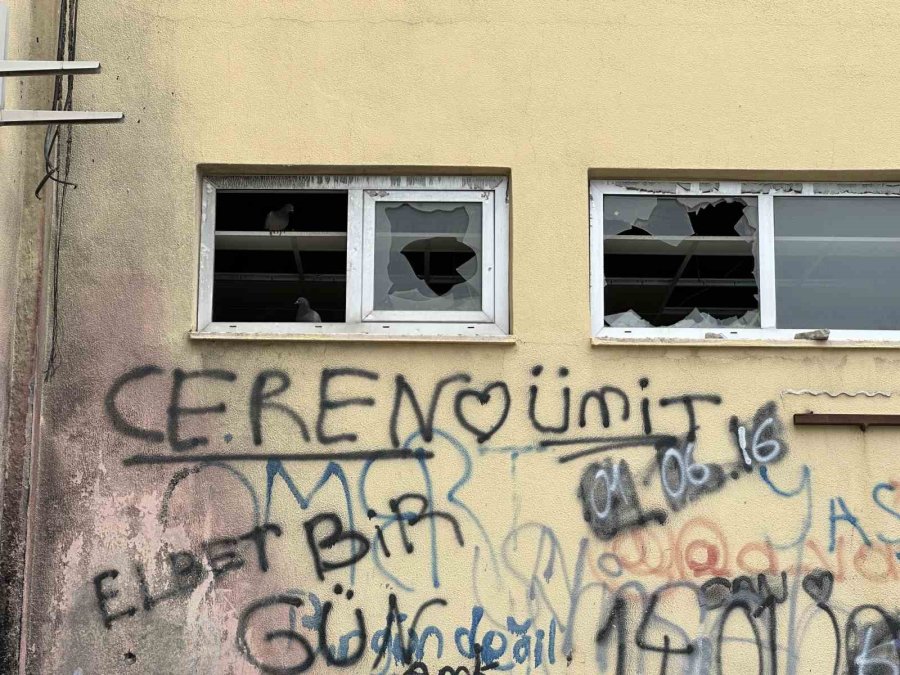 Kullanılmayan Avm Harabeye Döndü