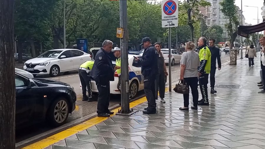 Aniden Caddeye Fırlayan Çocuğa Araba Çarptı