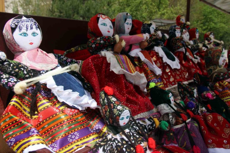 Coğrafi İşaretli Soğanlı Bebekleri Dünyaya Açılıyor