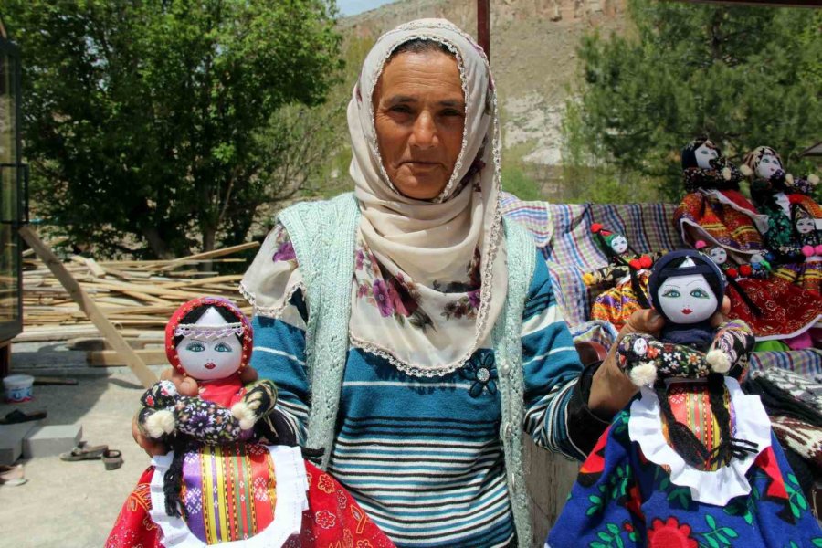 Coğrafi İşaretli Soğanlı Bebekleri Dünyaya Açılıyor