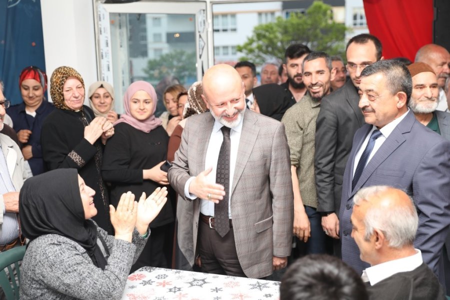 Başkan Çolakbayrakdar: "her Bir Mahallenin Hem Başkanı Hem De Evladı Yaklaşımıyla Çalışıyorum"