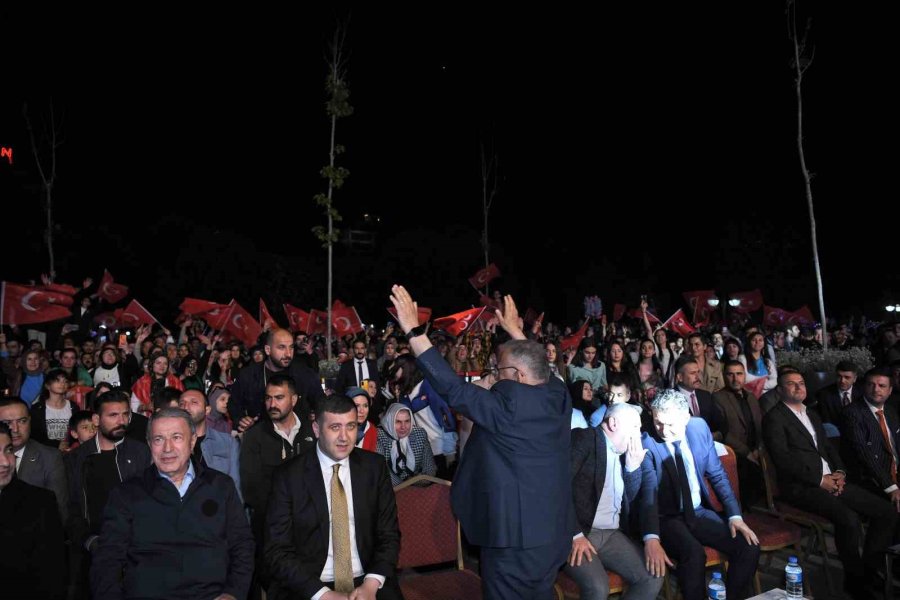 Ali Kınık Kayseri’de Hayranlarıyla Buluştu