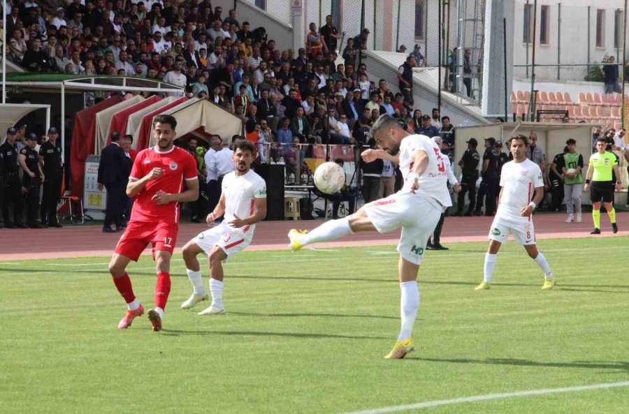 Tff 3. Lig Play-off: Karaman Fk: 2 - Ayvalıkgücü Belediyespor: 1
