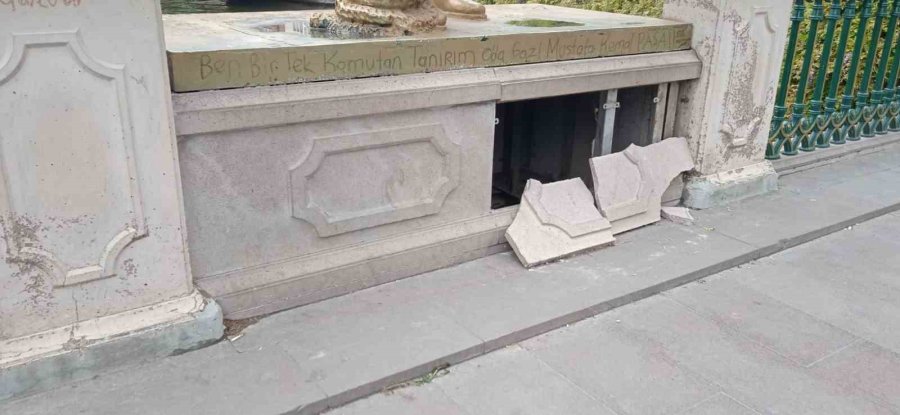 Köprübaşı’nda Heykelin Duvarı Vandalların Hedefi Oldu