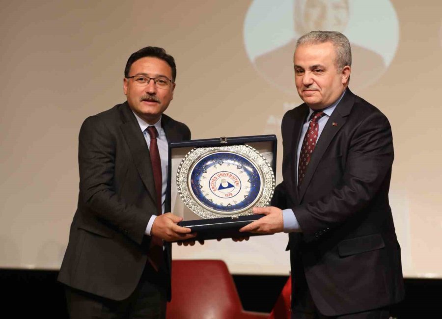 Erü’de ‘millî Mücadele’den Bugüne Dış Politika’ Konferansı Düzenlendi