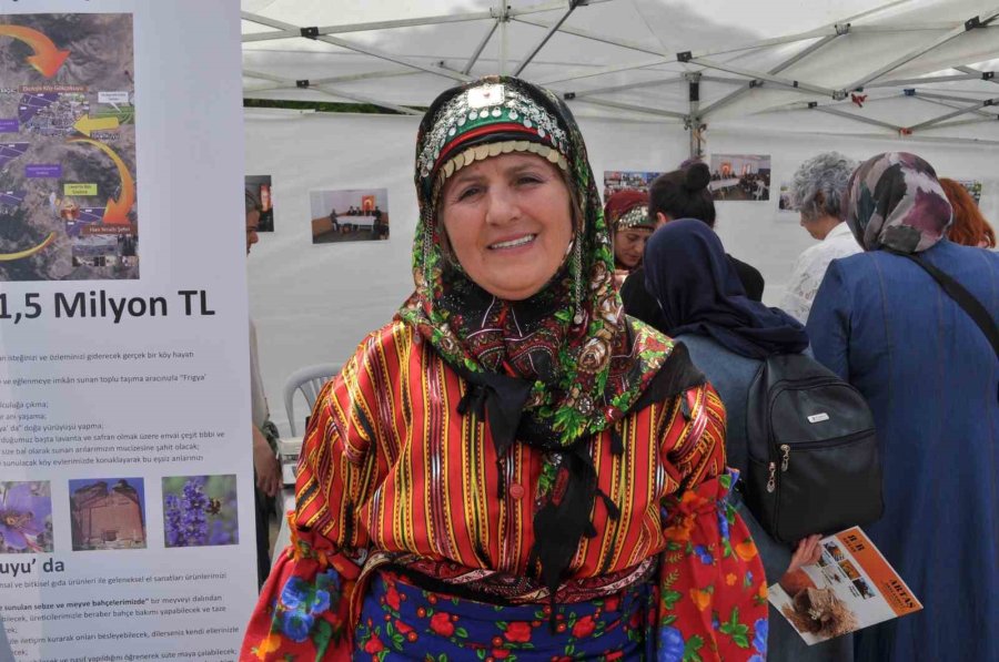 Vilayet Meydanı’nda Gözleme Yaptılar