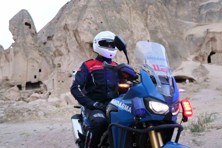 Motosikletli Jandarma Timleri Tarihi Mekanlarda Kuş Uçurtmuyor