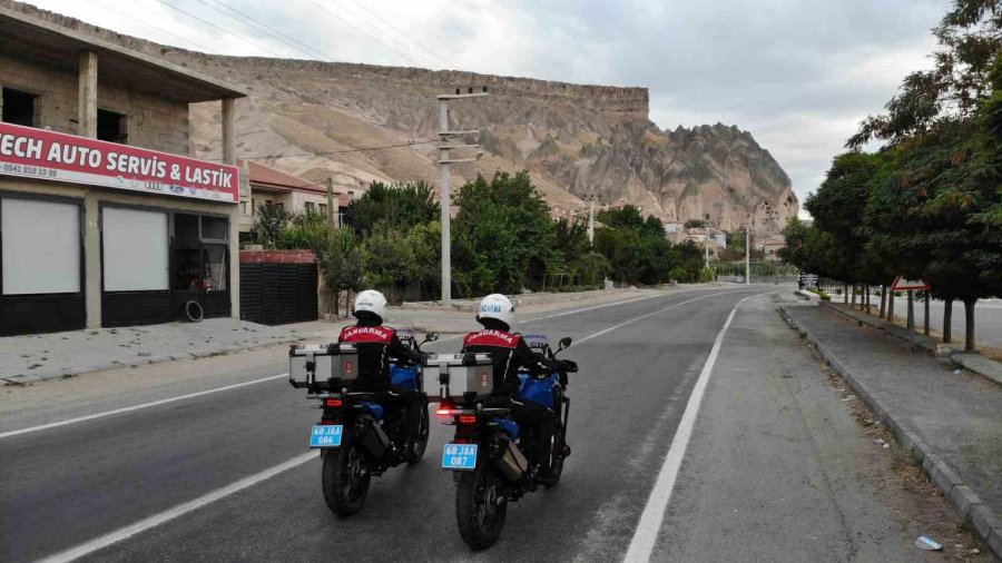Motosikletli Jandarma Timleri Tarihi Mekanlarda Kuş Uçurtmuyor
