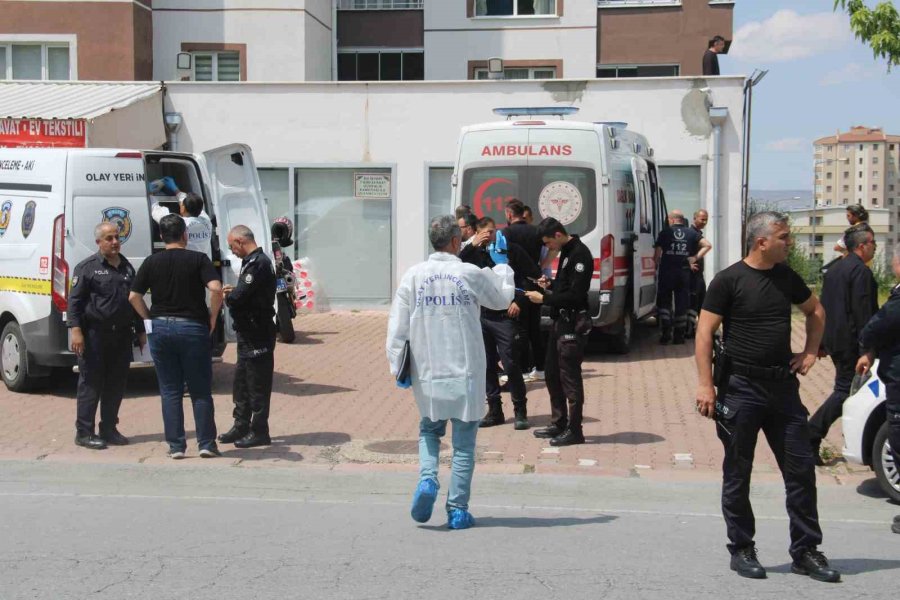 Çocuğunu Kurtarmak İsteyen Anne Kucağındaki Çocuğu İle 13. Kattan Düştü: 3 Ölü