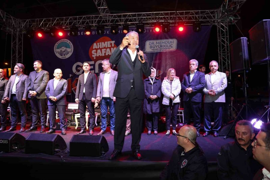 Büyükşehir’in Ahmet Şafak Gençlik Konserine Yoğun İlgi