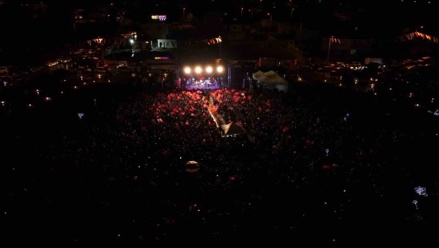 Büyükşehir’in Ahmet Şafak Gençlik Konserine Yoğun İlgi