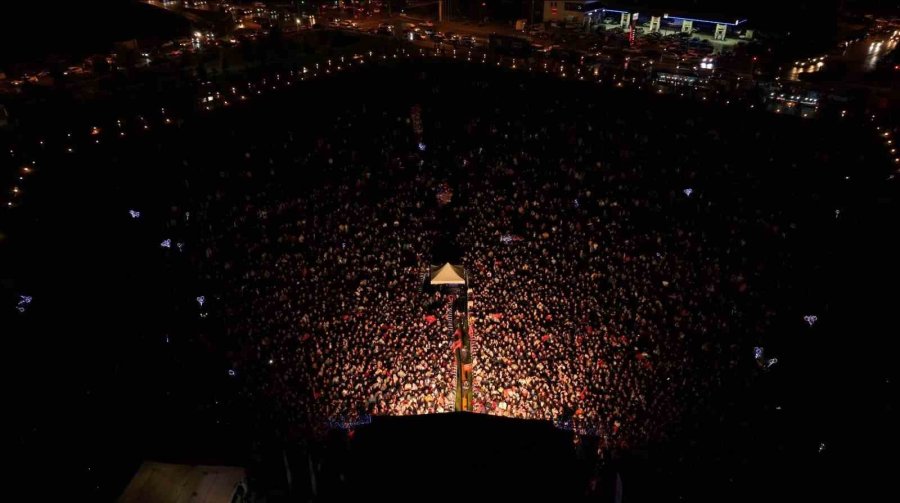 Büyükşehir’in Ahmet Şafak Gençlik Konserine Yoğun İlgi