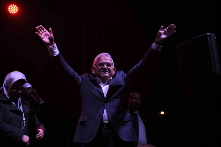 Büyükşehir’in Ahmet Şafak Gençlik Konserine Yoğun İlgi