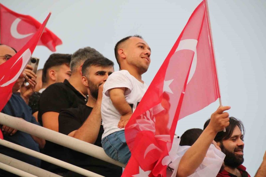 Bakan Çavuşoğlu’ndan Zafer Konuşması: “bu Millet Sana Güvenmiyorsa Dön Aynaya Bak. Kaç Seçimdir Kaybediyorsun”