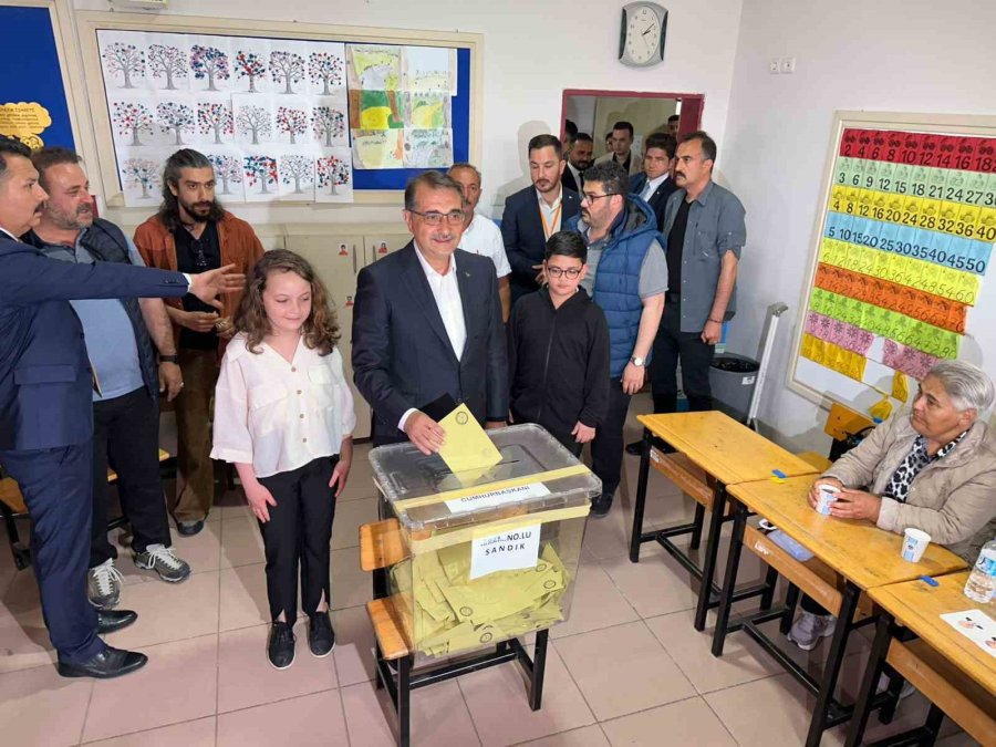 Bakan Dönmez Oyunu Eskişehir’de Kullandı