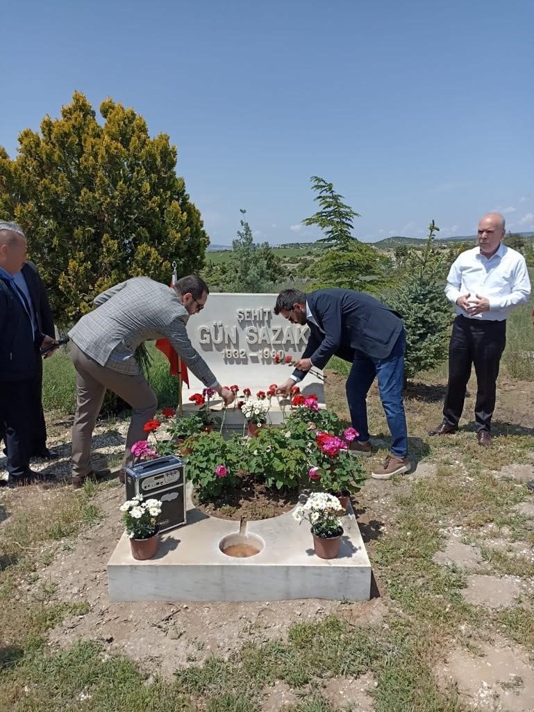 Şehit Gün Sazak Kabri Başında Anıldı