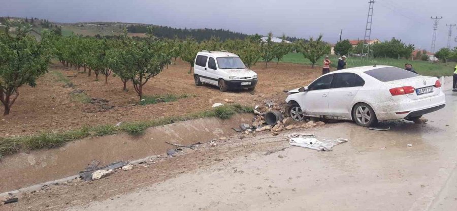 Karaman’da Trafik Kazası: 4 Yaralı