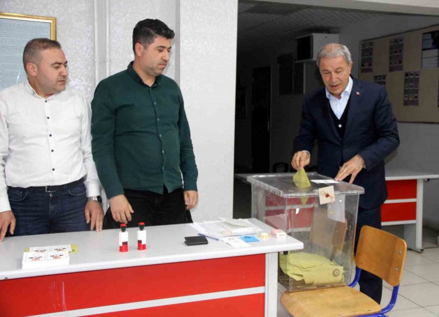 Bakan Akar: "asil Milletimizin Kararına Saygı Duyacağız"