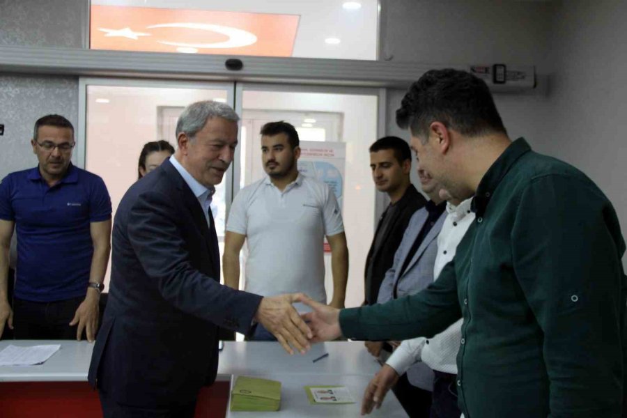 Bakan Akar: "asil Milletimizin Kararına Saygı Duyacağız"