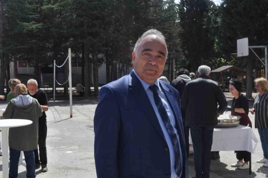 Oy Kullanmaya Giden Seçmene Bu Kez Pilav Ayran Sürprizi