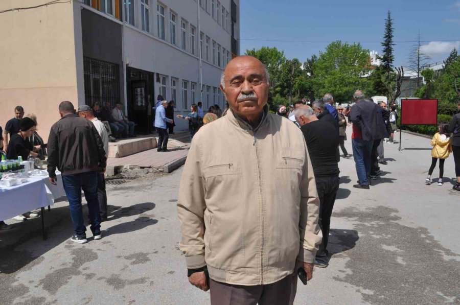 Oy Kullanmaya Giden Seçmene Bu Kez Pilav Ayran Sürprizi