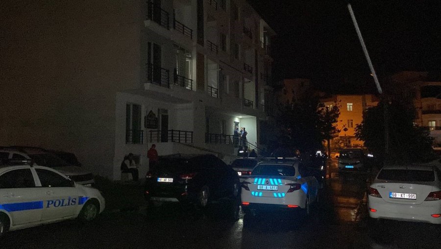 Ayrılmak İsteyen Polis Sevgilisini Başından Vurdu