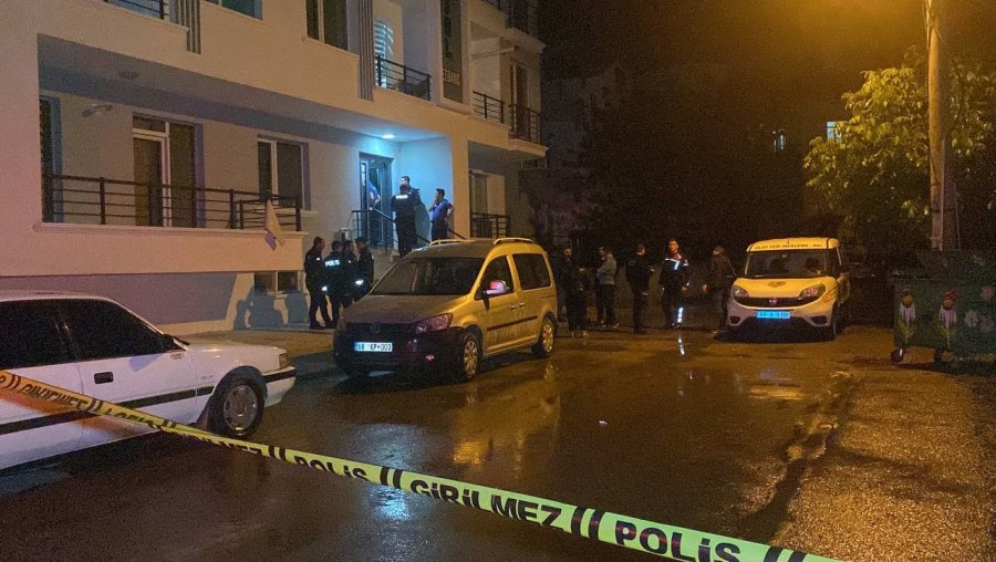 Ayrılmak İsteyen Polis Sevgilisini Başından Vurdu