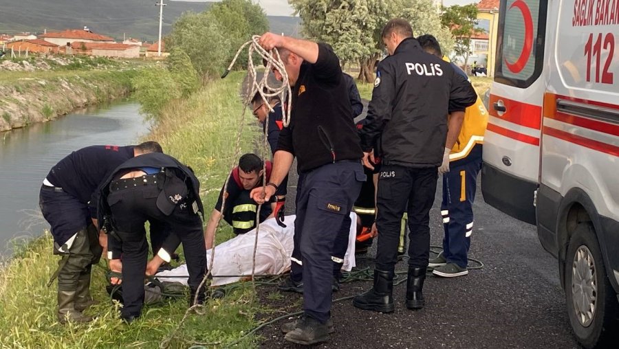 Aksaray’da Araç Kanala Düştü: 1 Ölü, 1 Yaralı