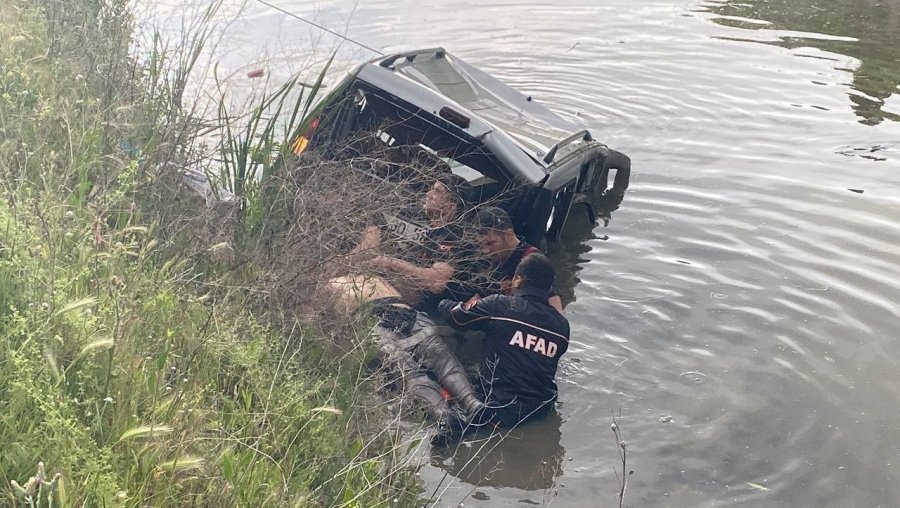 Aksaray’da Araç Kanala Düştü: 1 Ölü, 1 Yaralı