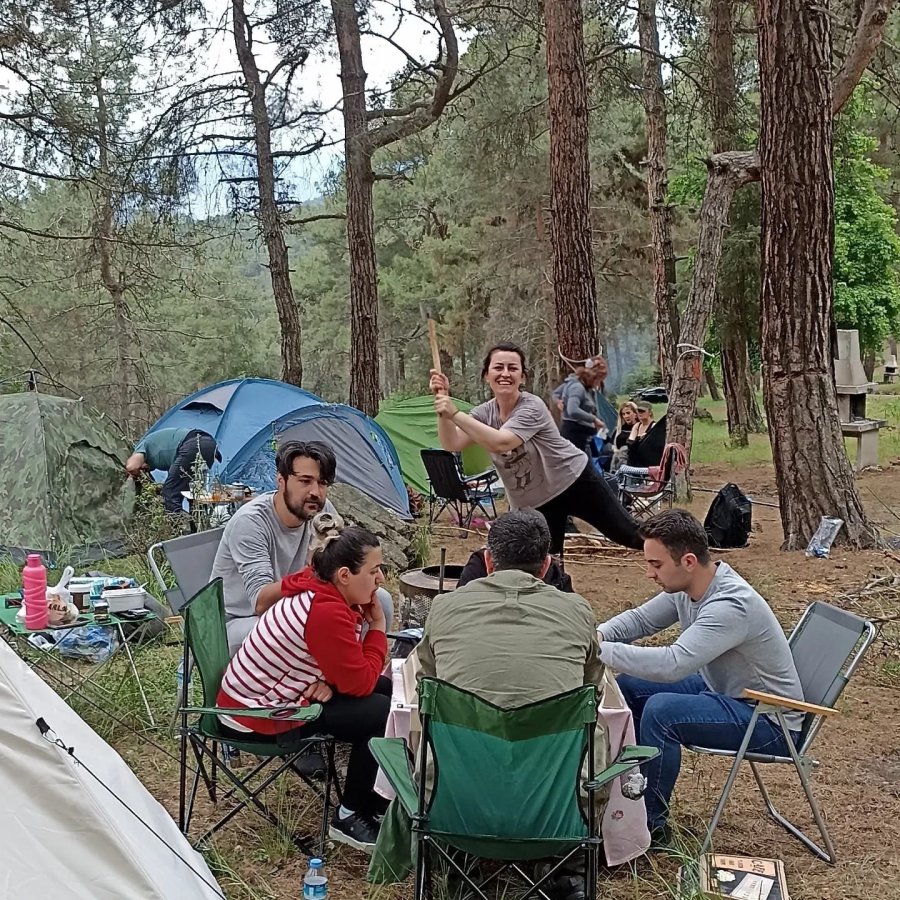 Doğa Tutkunları Laçin’de Kampın Ardından Çevredeki Çöpleri Topladı