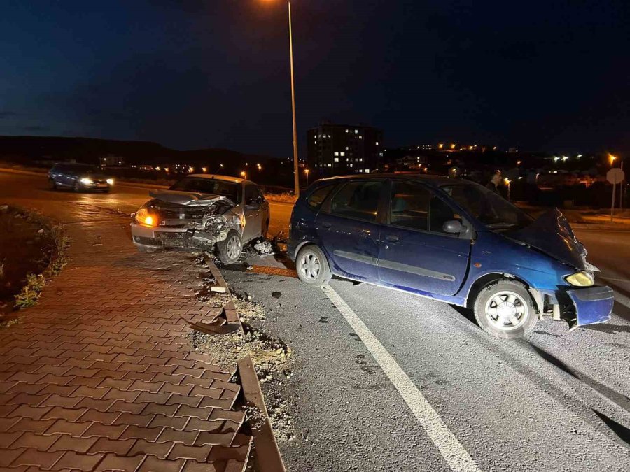 Kayseri’de İki Otomobil Çarpıştı: 7 Yaralı