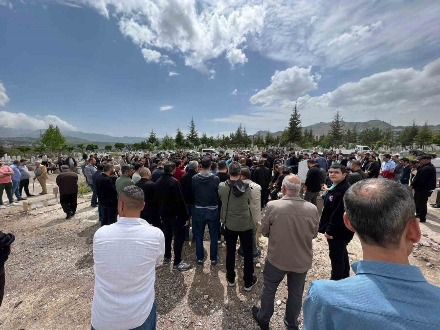 Kazada Hayatını Kaybeden Genç Toprağa Verildi