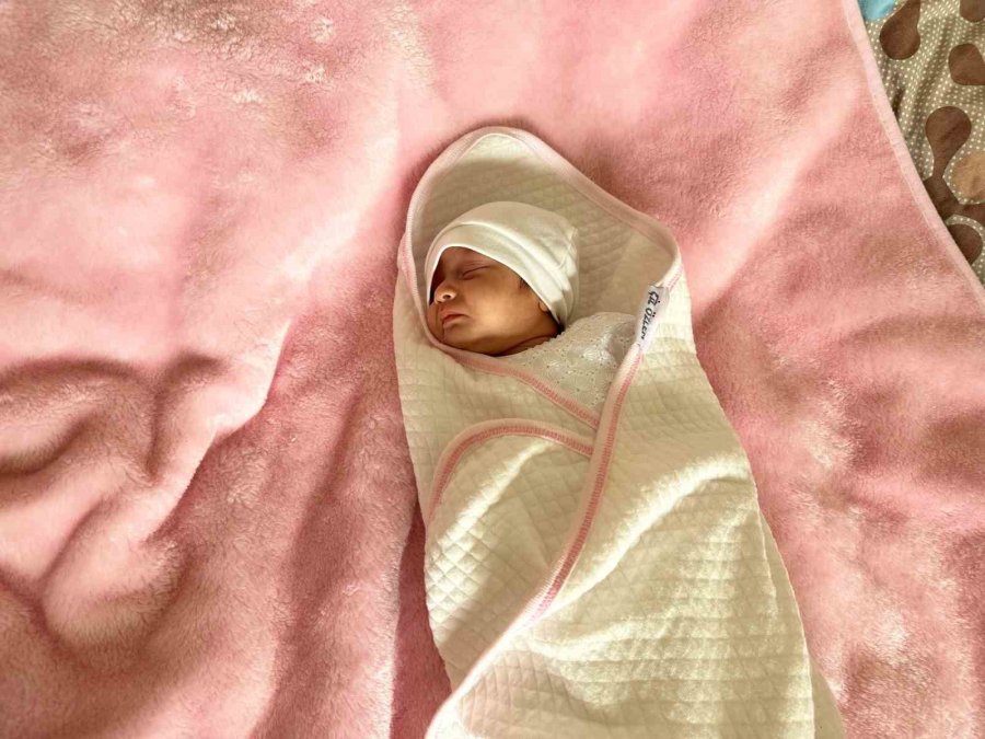 Kyk Yurdunda Dünyaya Gelen Hira Bebek Depremzedelerin Umudu Oldu