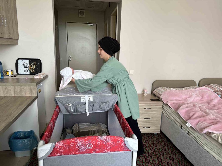 Kyk Yurdunda Dünyaya Gelen Hira Bebek Depremzedelerin Umudu Oldu