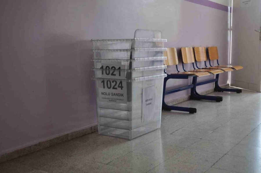 Okullarda Seçim Sonrası Temizlik Çalışmaları Başladı