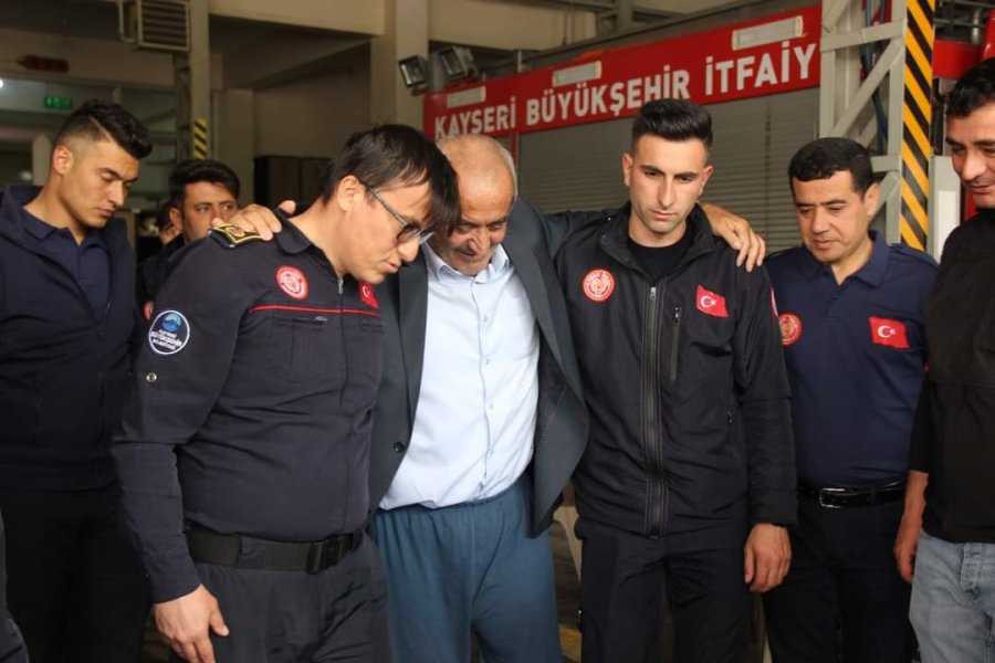 Tek Ayakları İle Kendilerini Kurtaran Ekipleri Ziyaret Ettiler