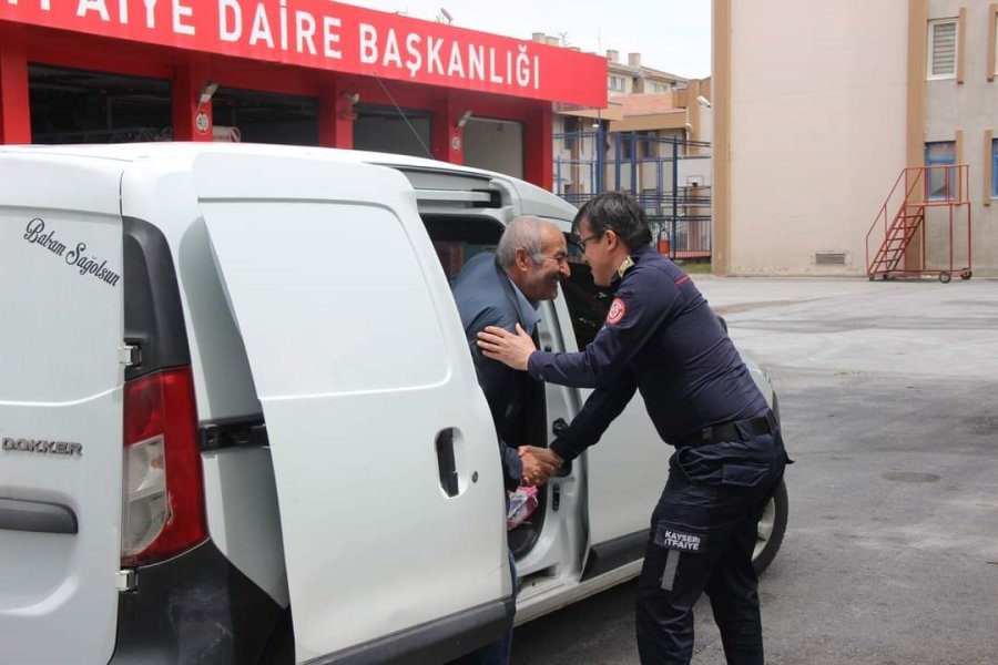 Tek Ayakları İle Kendilerini Kurtaran Ekipleri Ziyaret Ettiler