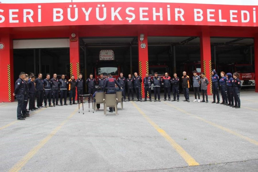 Tek Ayakları İle Kendilerini Kurtaran Ekipleri Ziyaret Ettiler