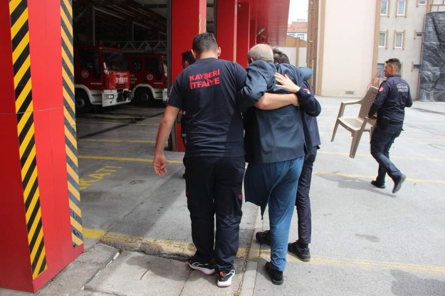 Tek Ayakları İle Kendilerini Kurtaran Ekipleri Ziyaret Ettiler