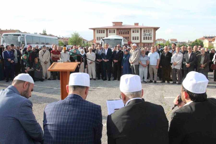 Karaman’da İlk Hacı Kafilesi Dualarla Kutsal Topraklara Uğurlandı