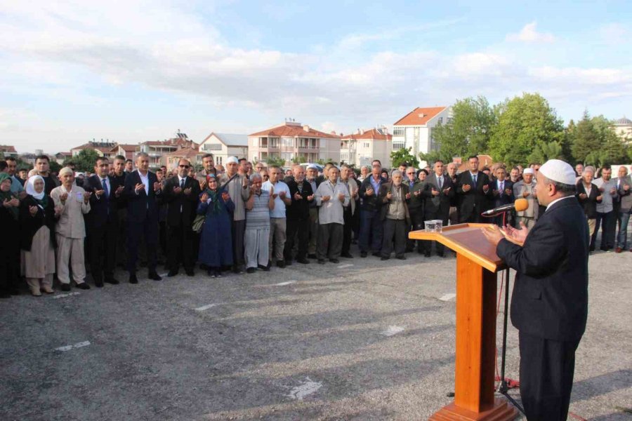 Karaman’da İlk Hacı Kafilesi Dualarla Kutsal Topraklara Uğurlandı