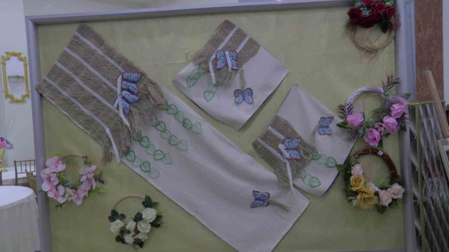 Kadın Kursiyerlerin El Emekleri Görücüye Çıktı