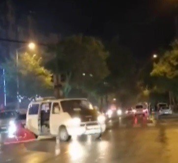 Seyir Halinde Kapısı Açık Minibüsten Böyle Düştü