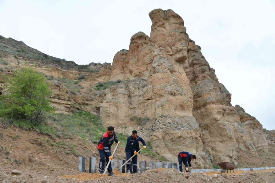 Meram Dere’nin Peri Bacaları Kızlar Kayası Turizme Kazandırılıyor