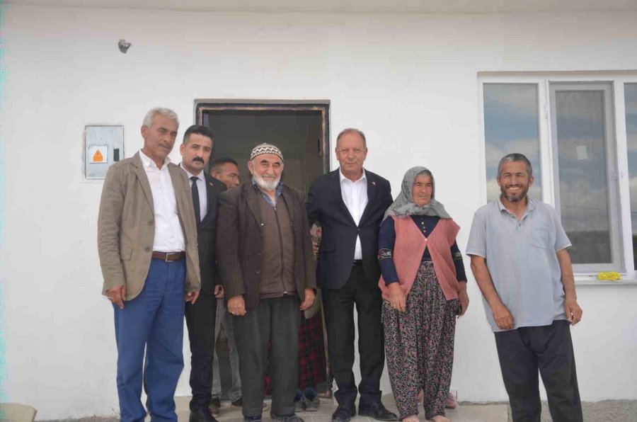 Başkan Oprukçu, Evi Depremde Hasar Gören Ailenin Yüzünü Güldürdü