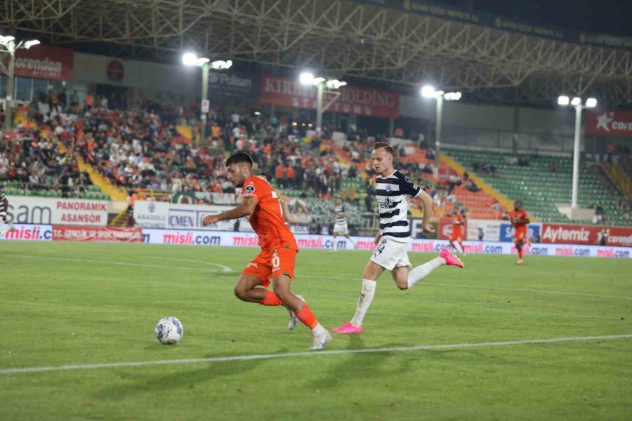 Spor Toto Süper Lig: Corendon Alanyaspor: 0 - Kasımpaşa: 0 (ilk Yarı)