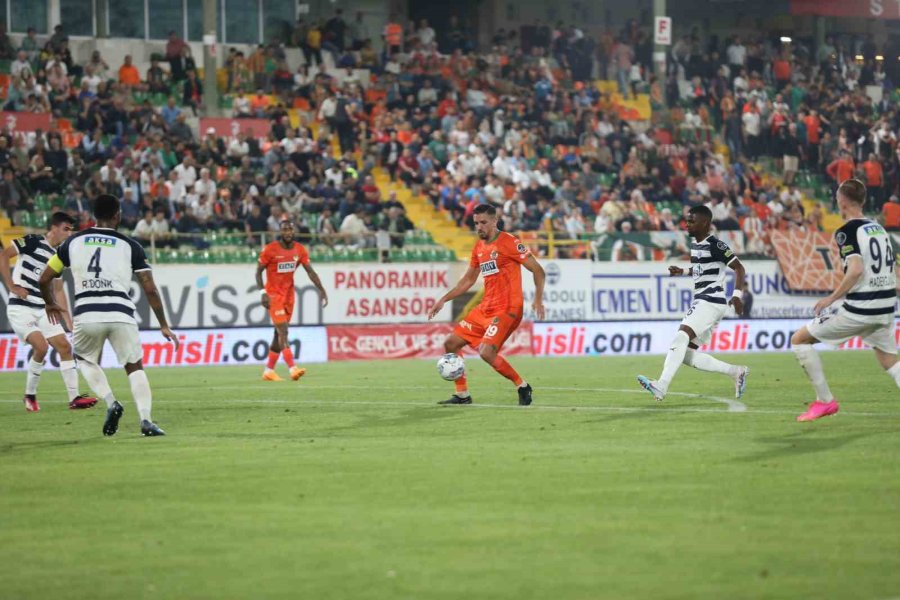 Spor Toto Süper Lig: Corendon Alanyaspor: 0 - Kasımpaşa: 0 (ilk Yarı)