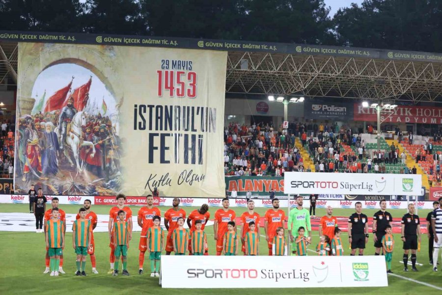 Spor Toto Süper Lig: Corendon Alanyaspor: 0 - Kasımpaşa: 0 (ilk Yarı)