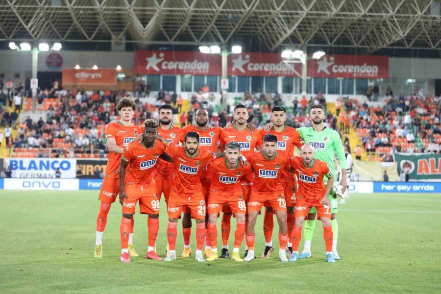 Spor Toto Süper Lig: Corendon Alanyaspor: 0 - Kasımpaşa: 0 (ilk Yarı)