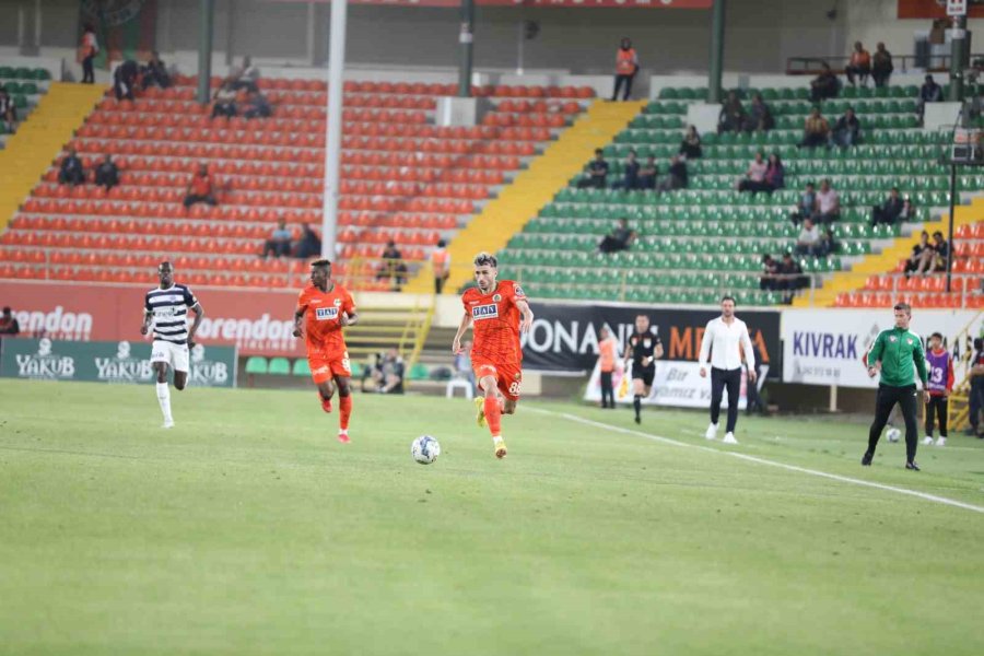 Spor Toto Süper Lig: Corendon Alanyaspor: 0 - Kasımpaşa: 0 (ilk Yarı)